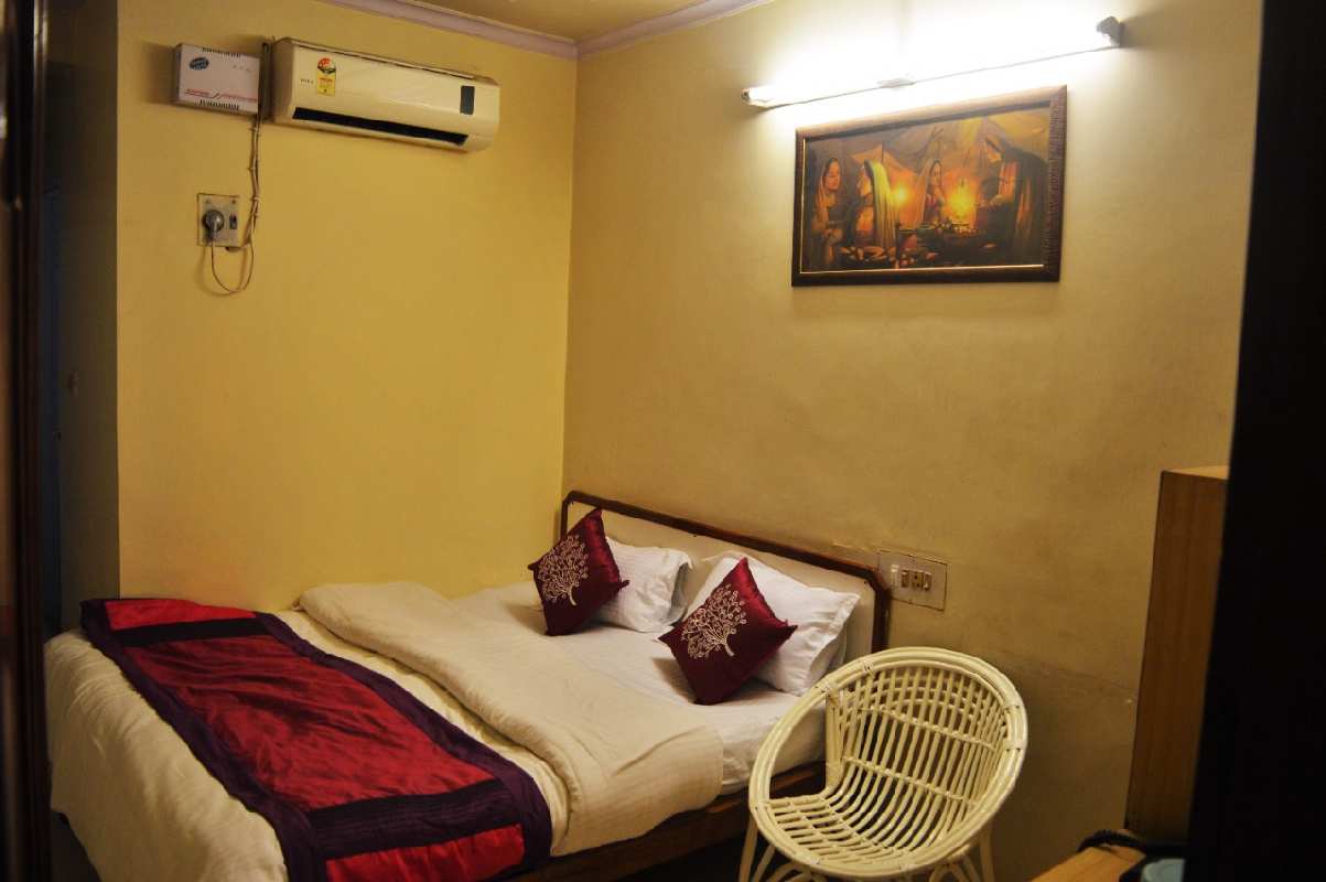 160 Sq. Yards Hotel & Restaurant for Sale in Sindhi Camp, Jaipur