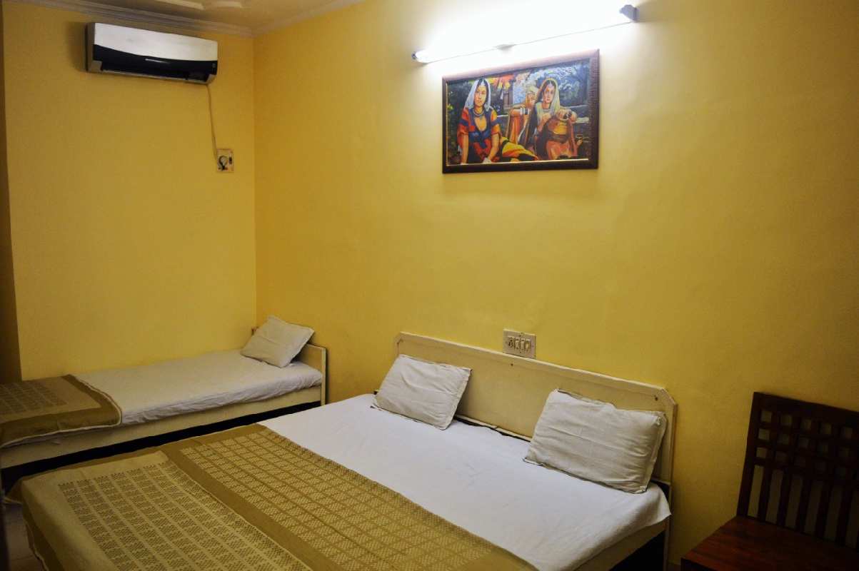 160 Sq. Yards Hotel & Restaurant for Sale in Sindhi Camp, Jaipur