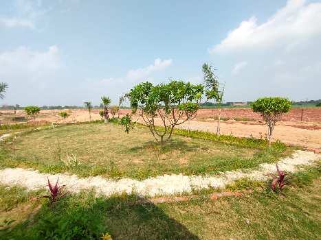 100 yards plot in Connaught Place