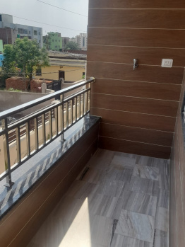 4 Bhk semi furnished flat available for rent at prime location Bariatu.