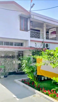10 Dcml Land with Indipendent House For Sale in Prime Location Bariatu On Road Near DAV School.