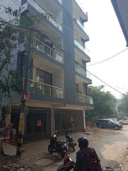 3 BHK Flats & Apartments for Sale in Indira Enclave, Saket, Delhi (100 Sq. Yards)