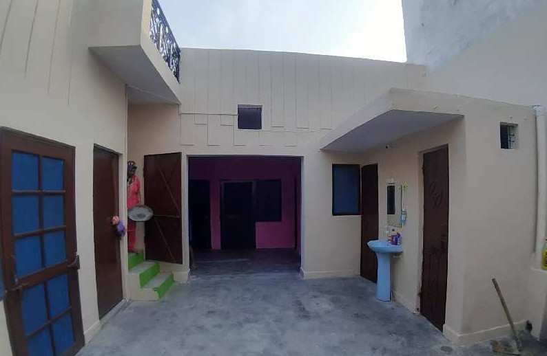 A Separate Portion of 2 Room Set is available for rent at west Shiv puram , Paniyala Road Roorkee