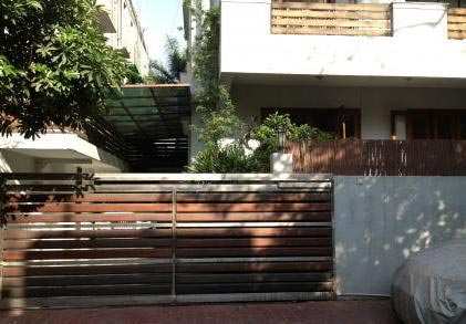 Specious 1BHK Builder Second Floor for Rent at Houz Khas, South Delhi