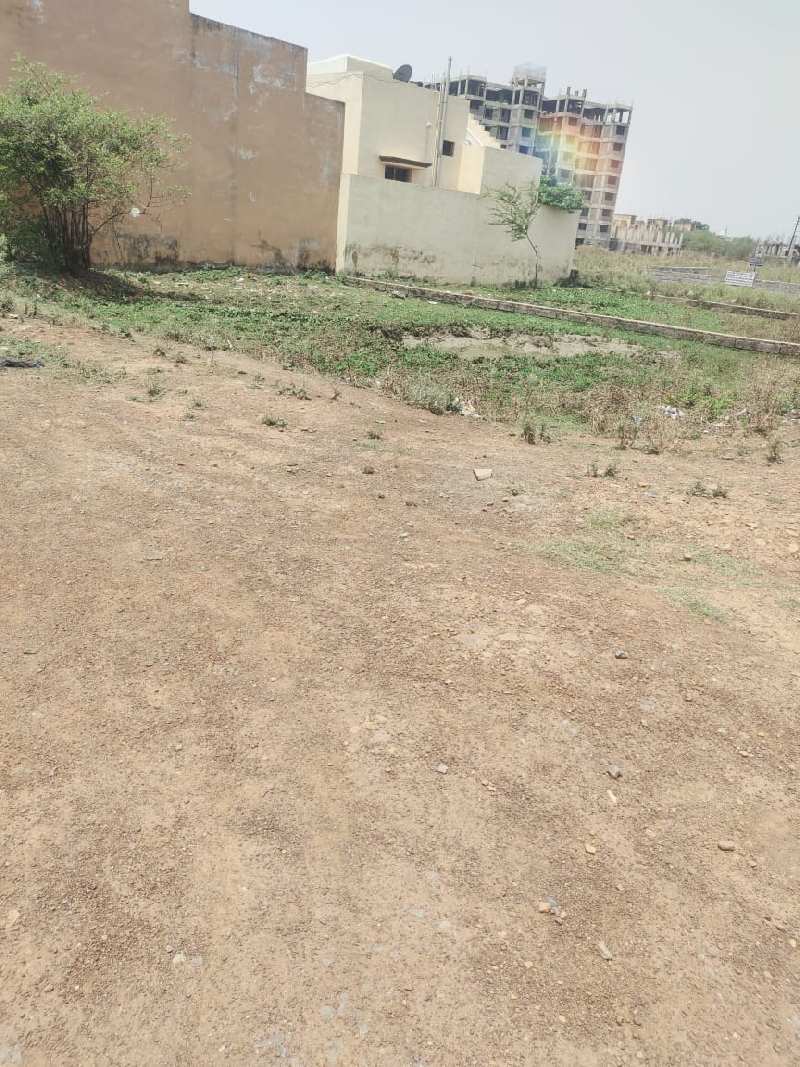 Santoshi nagar shashwat nagar me corner residential plot only 1300 rs per sqft me