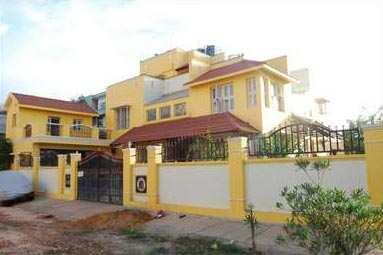 Individual House for Sale with Basic Amenities