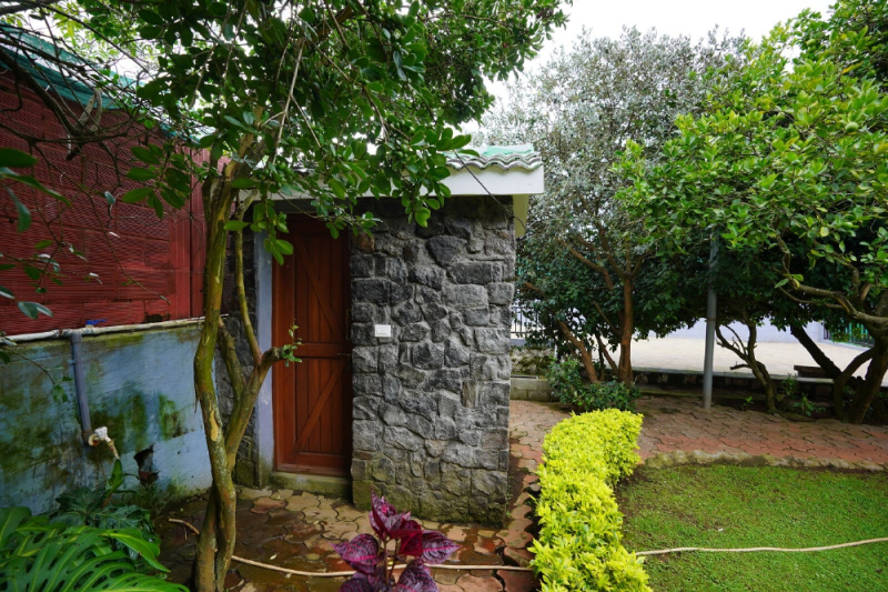 98 Cents with Building for Sale in Coonoor