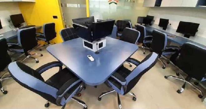 Office Space for Rent in S G Highway, Ahmedabad (916 Sq.ft.)