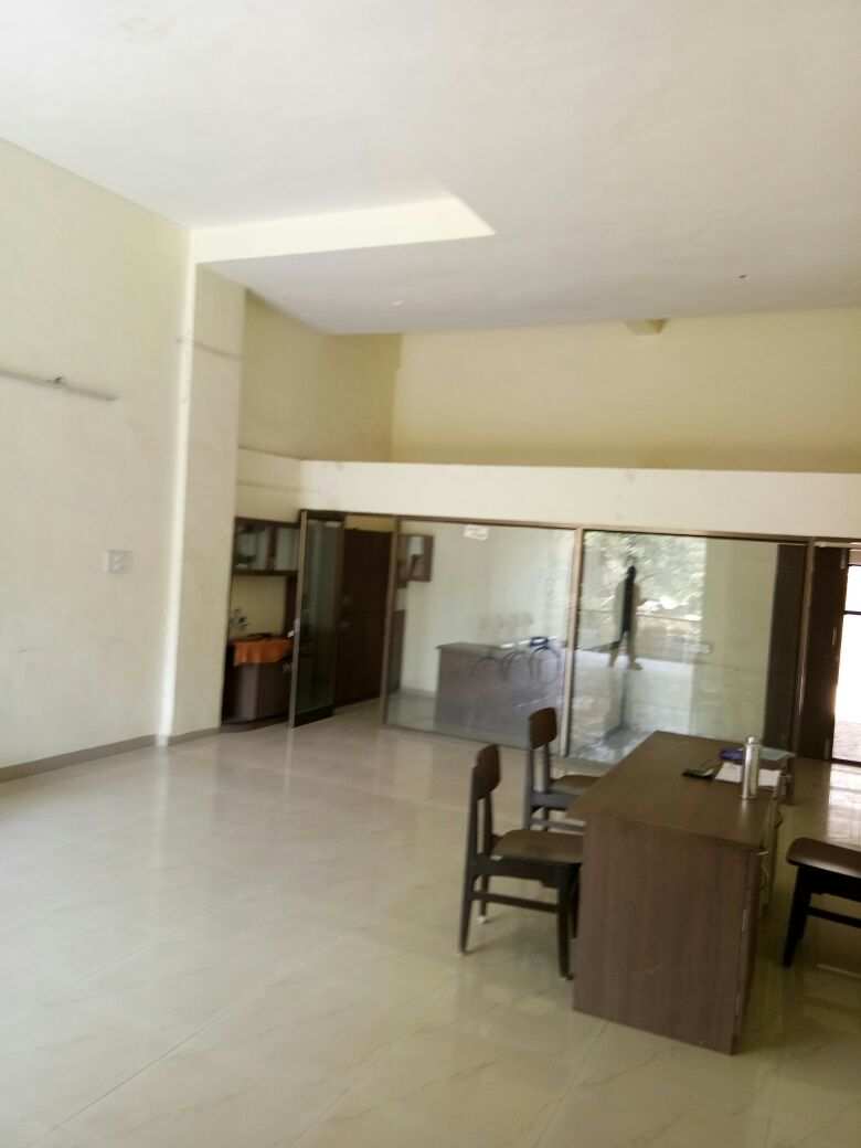 Clear Title with completion,  road touch showroom for sale