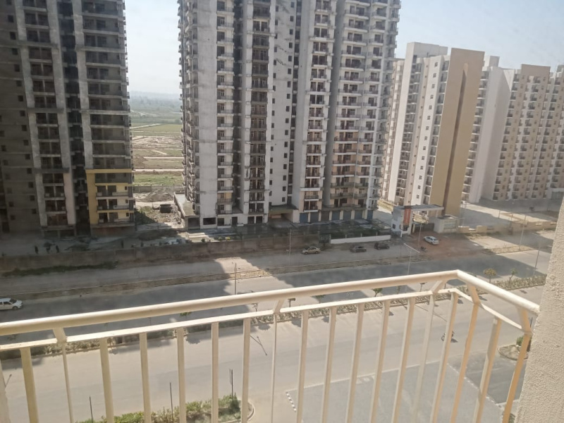 180 Sq.ft. Commercial Shops for Sale in Knowledge Park 5, Greater Noida