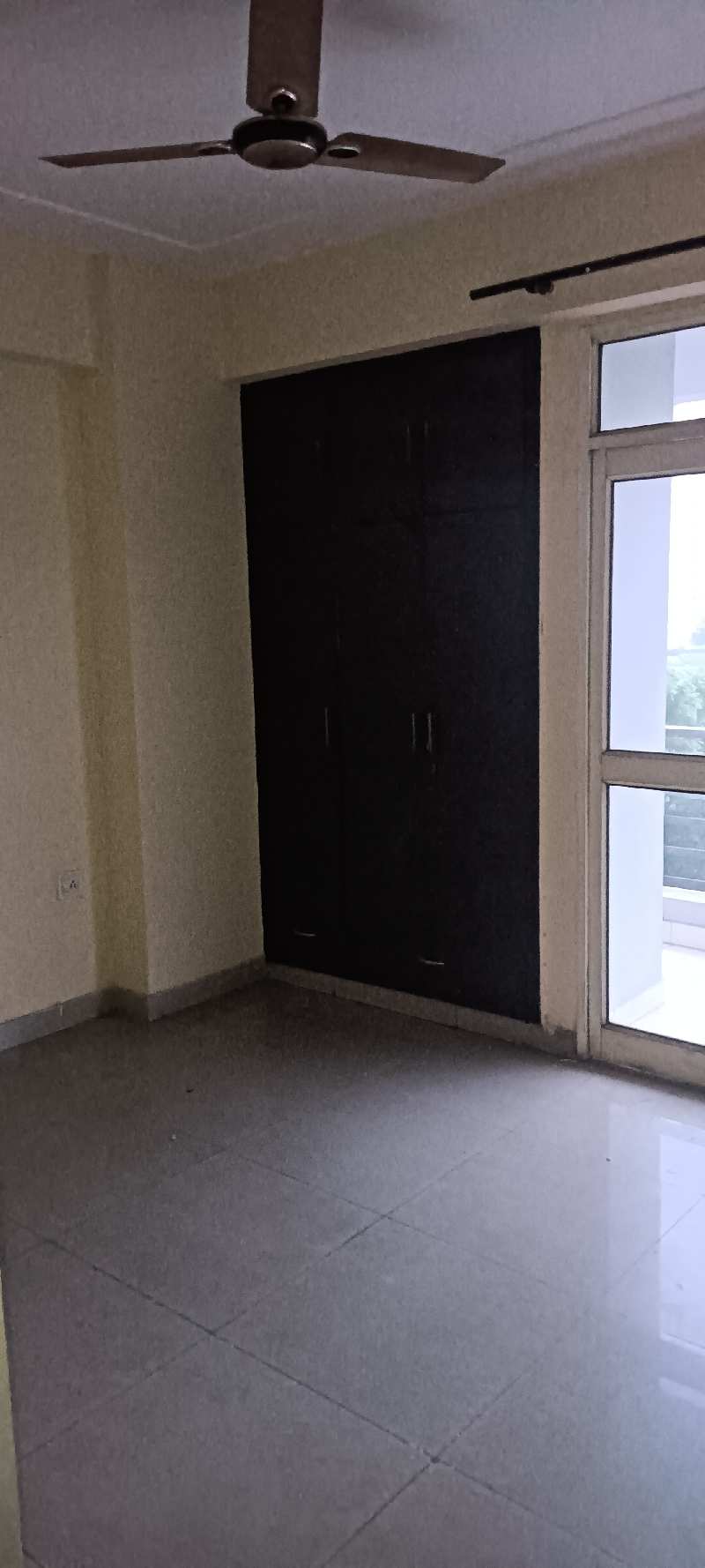 3 bhk plus study room flat for sale  in crossing republic Ghaziabad