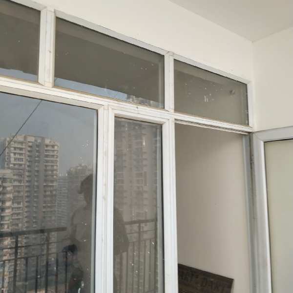 2 bhk room flat for sale  in crossing republic Ghaziabad