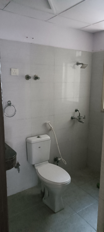 3 bhk  room flat for sale  in crossing republic Ghaziabad