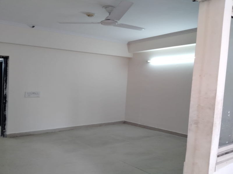 2 Bhk ready to move in flat sector 3( Siddharth vihar) Ghaziabad