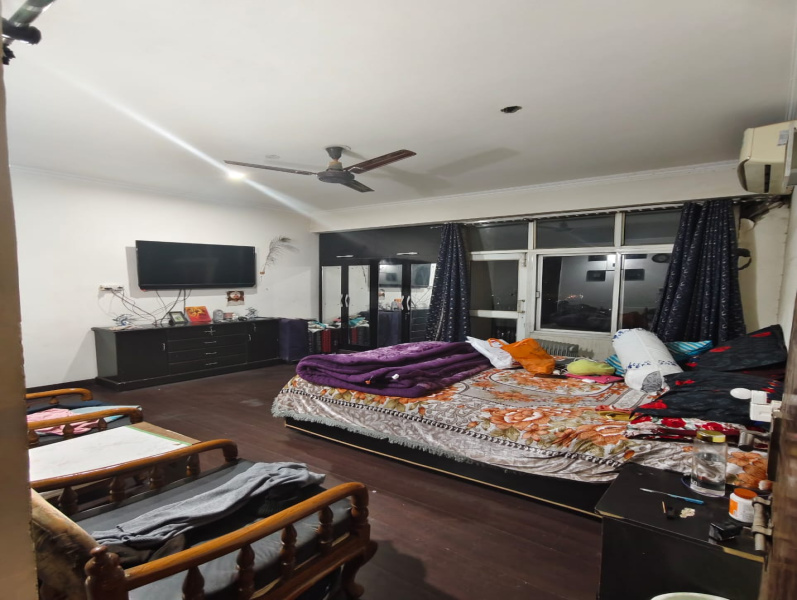 2 BHK Flats & Apartments for Rent in Crossing Republik, Ghaziabad (1450 Sq.ft.)