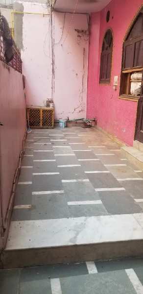 3 BHK Builder Floor for Rent in Chanakya Place I, Delhi (200 Sq. Yards)