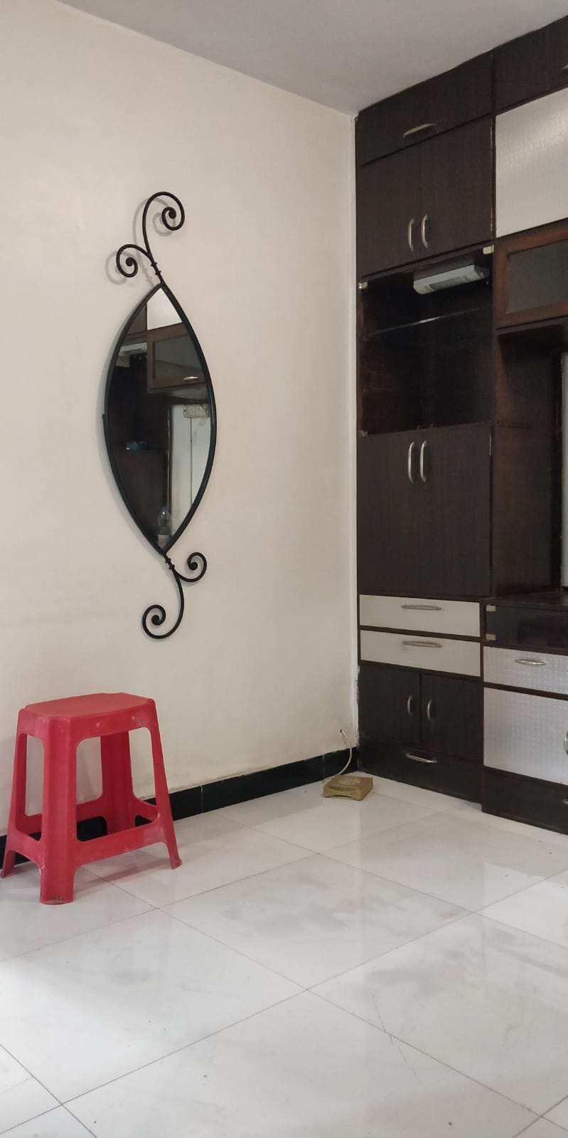2 BHK Flats & Apartments for Rent in Lokhandwala, Mumbai (600 Sq.ft.)