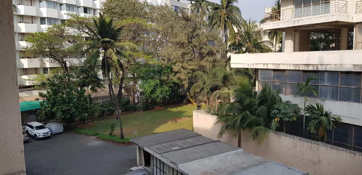 2 BHK Flats & Apartments for Rent in Juhu Tara Road, Mumbai (1000 Sq.ft.)