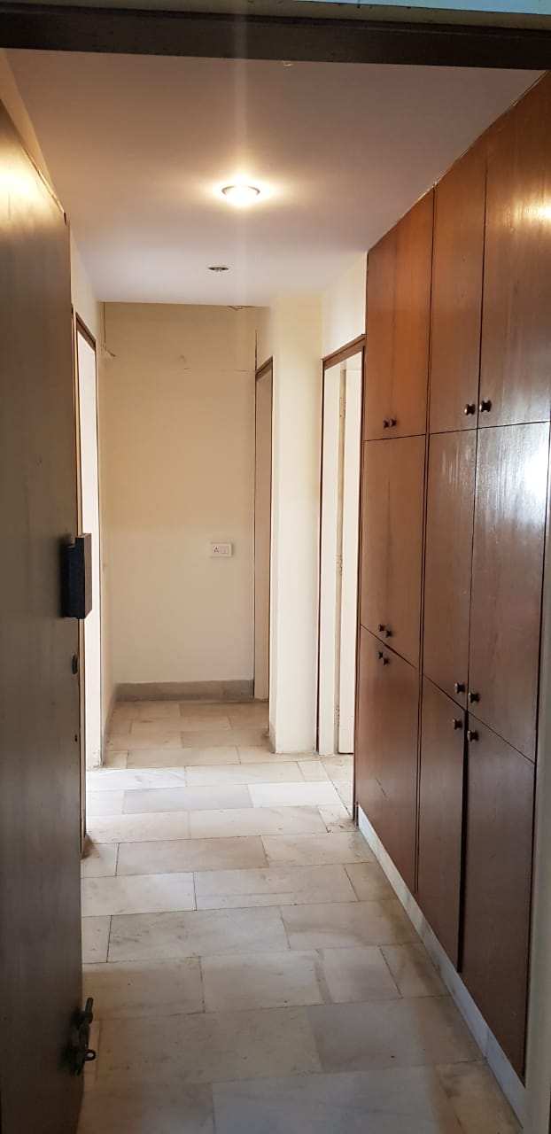 2 BHK Flats & Apartments for Rent in Juhu Tara Road, Mumbai (1000 Sq.ft.)