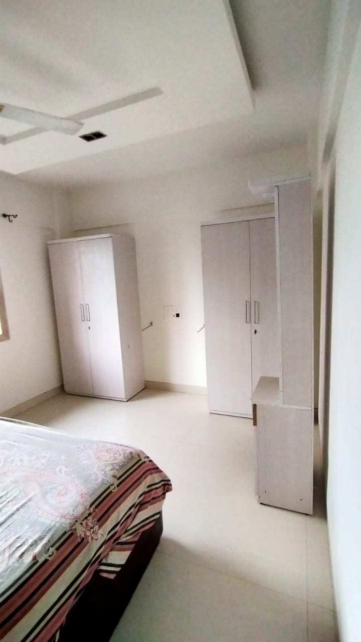 2 BHK Flats & Apartments for Rent in Shastri Nagar, Mumbai (900 Sq.ft.)