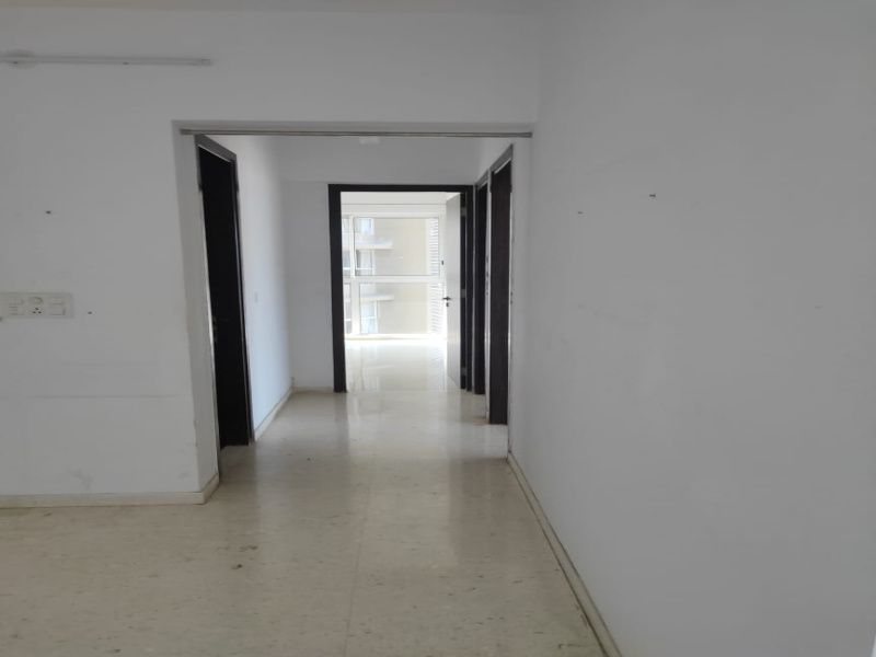 3BHK, Semi-furnished, On rent in Lokhandwala, Behind Infinity