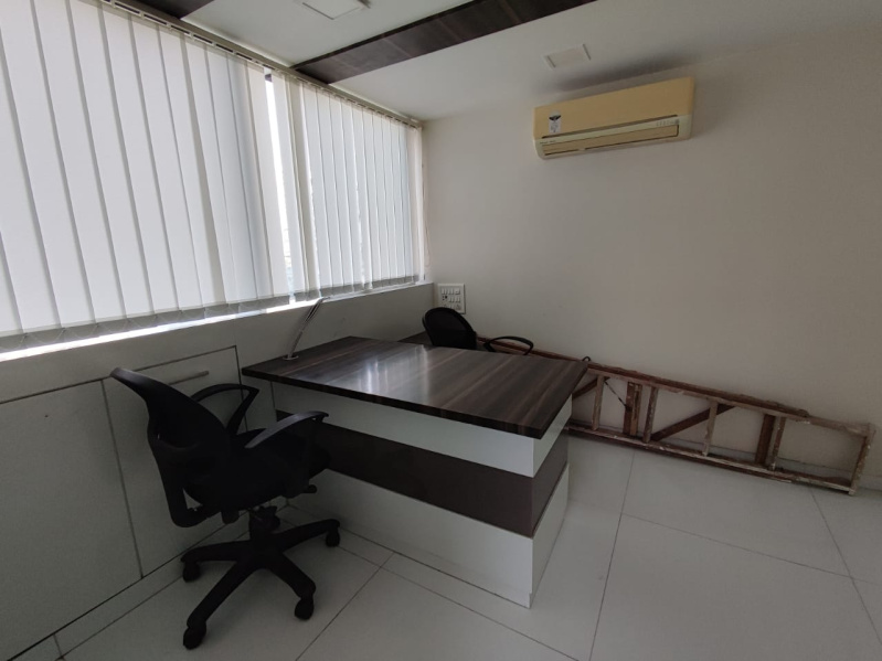 1760 Sq.ft. Office Space for Sale in Andheri West, Mumbai