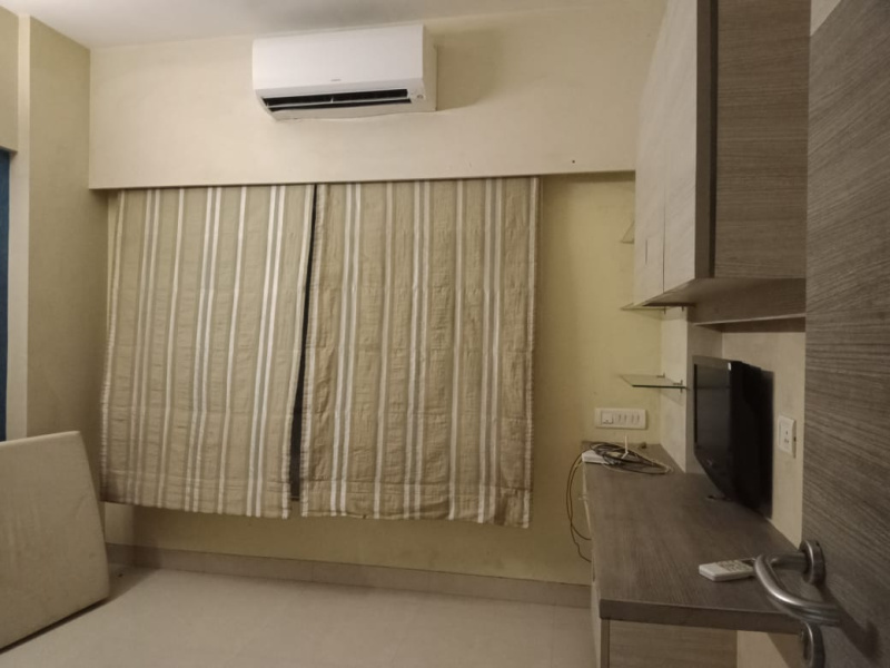2BHK, Fully-furnished, on rent in 7Bungalows, Off Yari Road