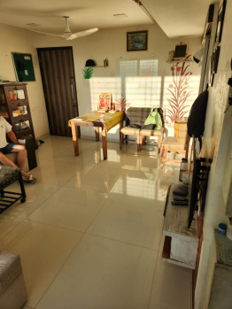 2.5 BHK, Semi-furnished, on rent in Lokhandwala