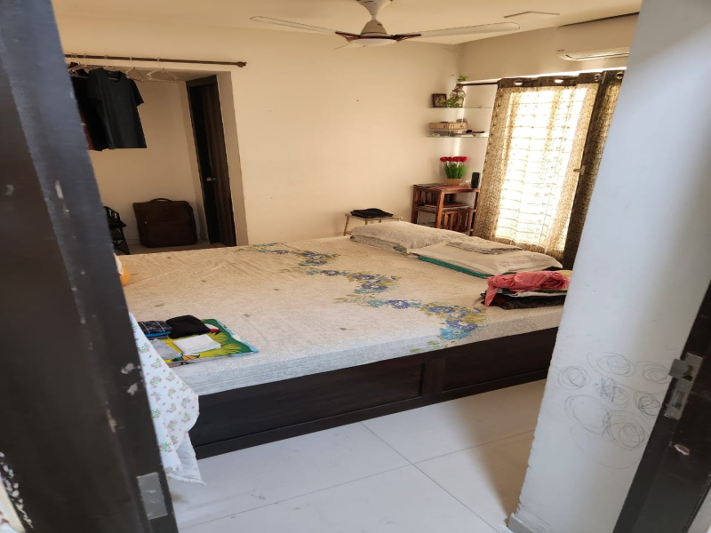2.5 BHK, Semi-furnished, on rent in Lokhandwala