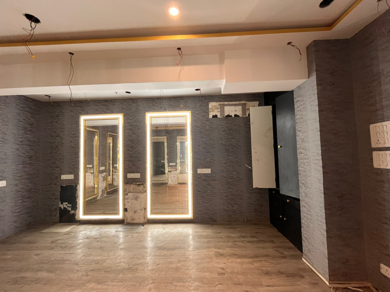 Available Showroom on Rent at Oshiwara, Andheri West