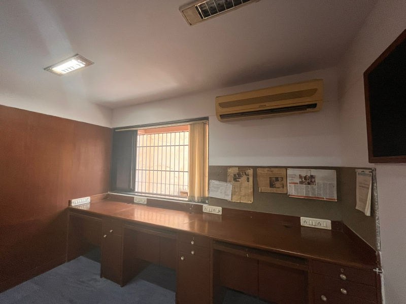 Available Office on Rent at  Link Road Oshiwara