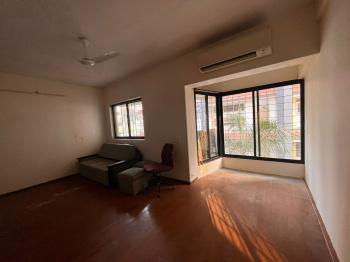 On sale 2BHK in Juhu Tara Road