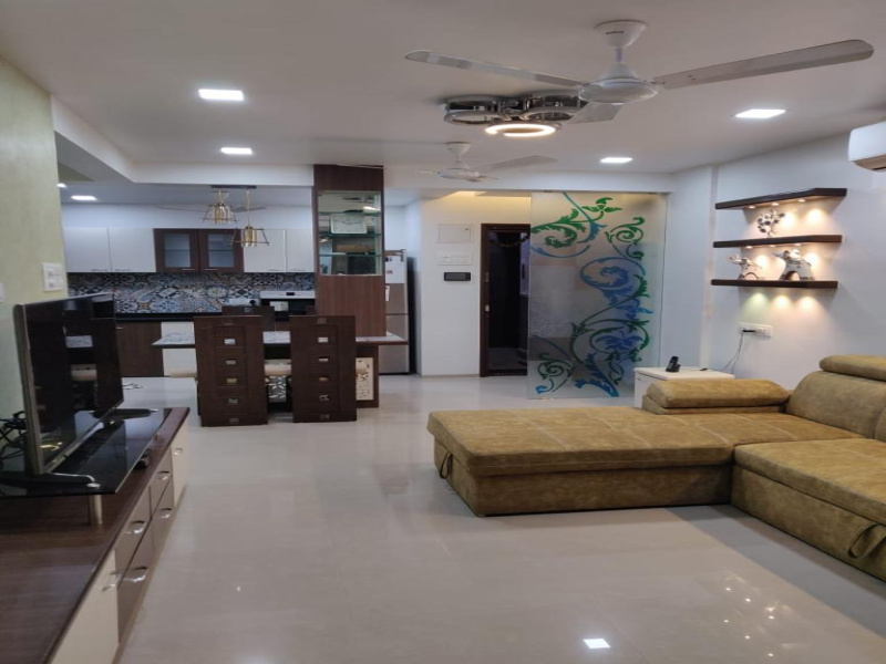 1BHK, Fully- furnished on rent in Seven Bungalows
