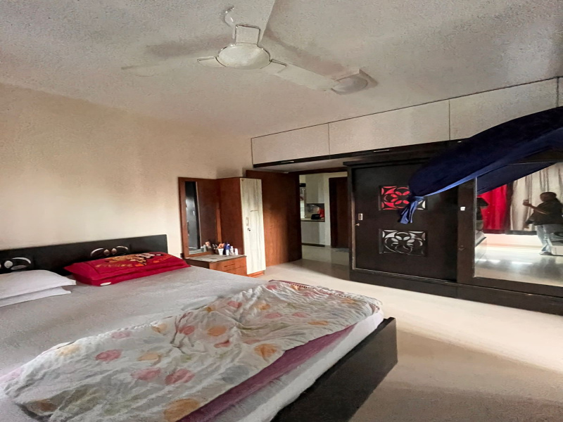 On Rent 3BHK in New Link Road opposite PVR Cinema