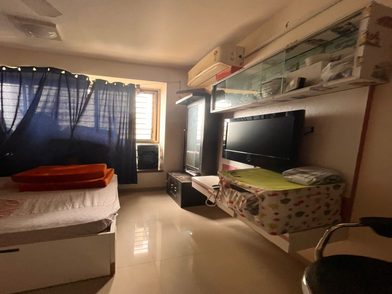 On Rent 3BHK in New Link Road opposite PVR Cinema