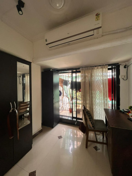 On Rent 2 BHK in Seven Bungalows  versova  Social