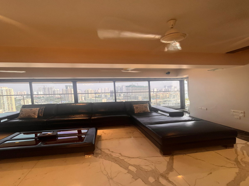 On Sale 4 BHK in  Andheri link rd Near Infinity Mall