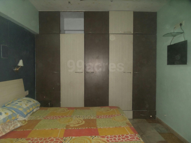 2 BHK Flats & Apartments for Sale in Andheri West, Mumbai (900 Sq.ft.)