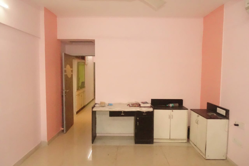 3 BHK Flats & Apartments for Sale in Juhu, Mumbai (1400 Sq.ft.)