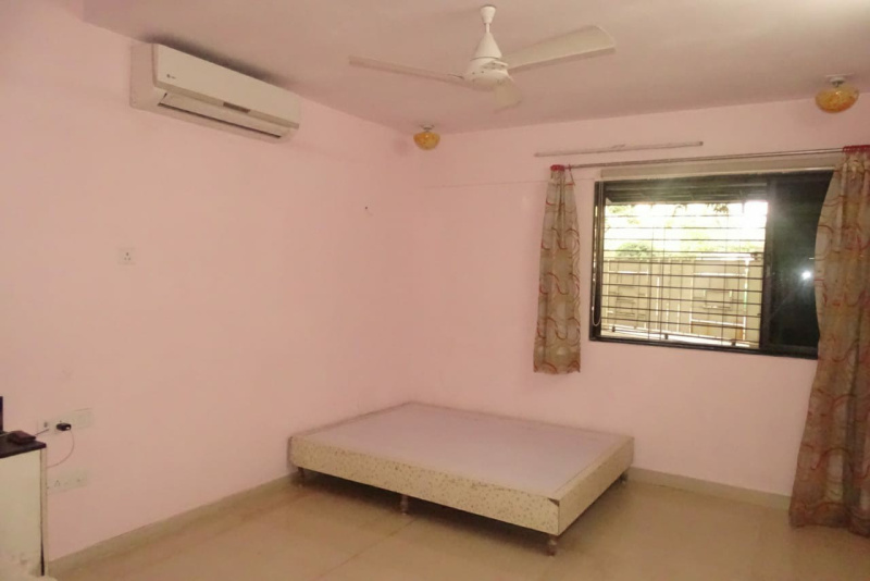 3 BHK Flats & Apartments for Sale in Juhu, Mumbai (1400 Sq.ft.)