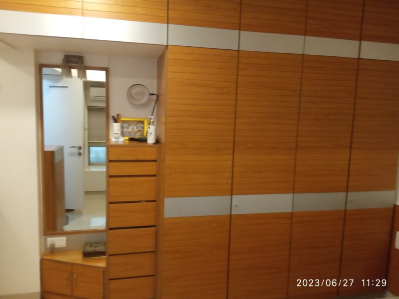 On Sale 3 BHK in Juhu 10th Road