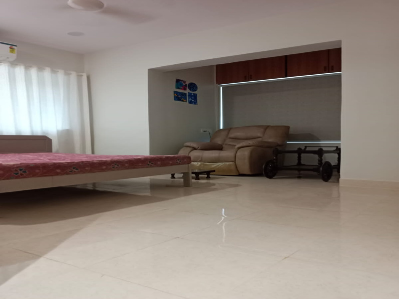 2 BHK Flats & Apartments for Sale in Juhu, Mumbai (975 Sq.ft.)