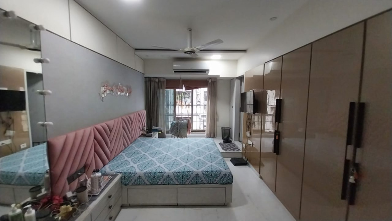 5 BHK Flats & Apartments for Sale in Versova, Mumbai (2600 Sq.ft.)