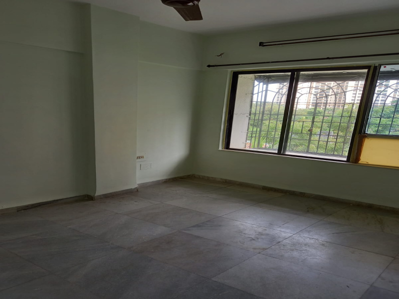 2 BHK Flats & Apartments for Rent in Yari Road, Mumbai (900 Sq.ft.)