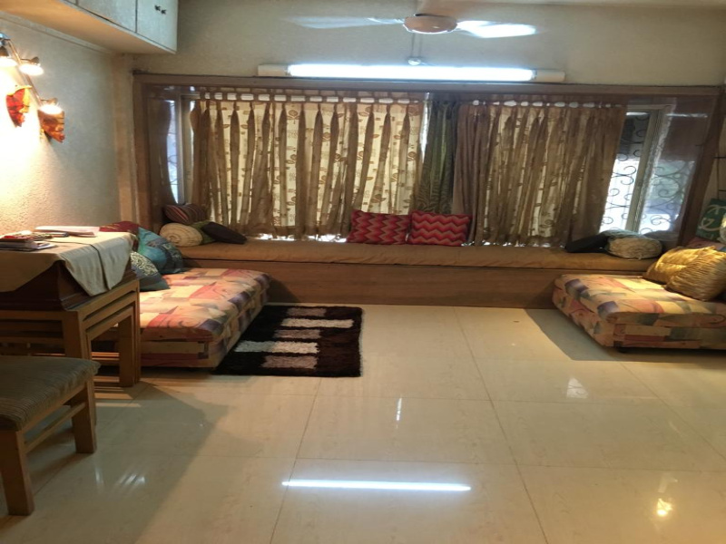 2 BHK Flats & Apartments for Rent in Juhu Circle, Mumbai (950 Sq.ft.)