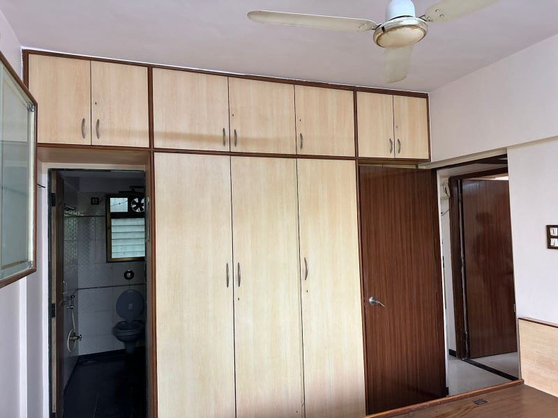 2 BHK Flats & Apartments for Rent in Oshiwara, Mumbai (825 Sq.ft.)