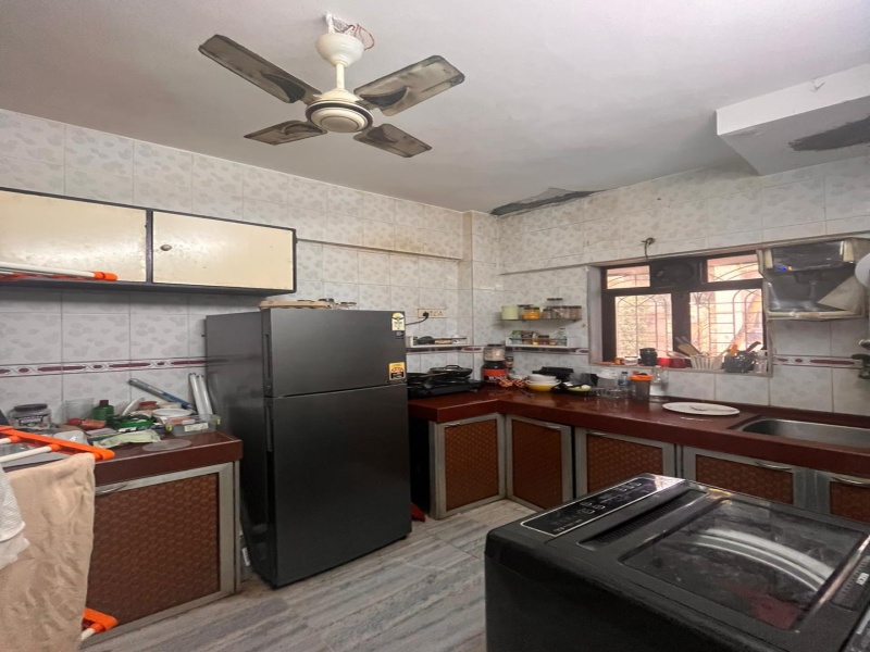 2 BHK Flats & Apartments for Sale in Versova Road, Mumbai (900 Sq.ft.)