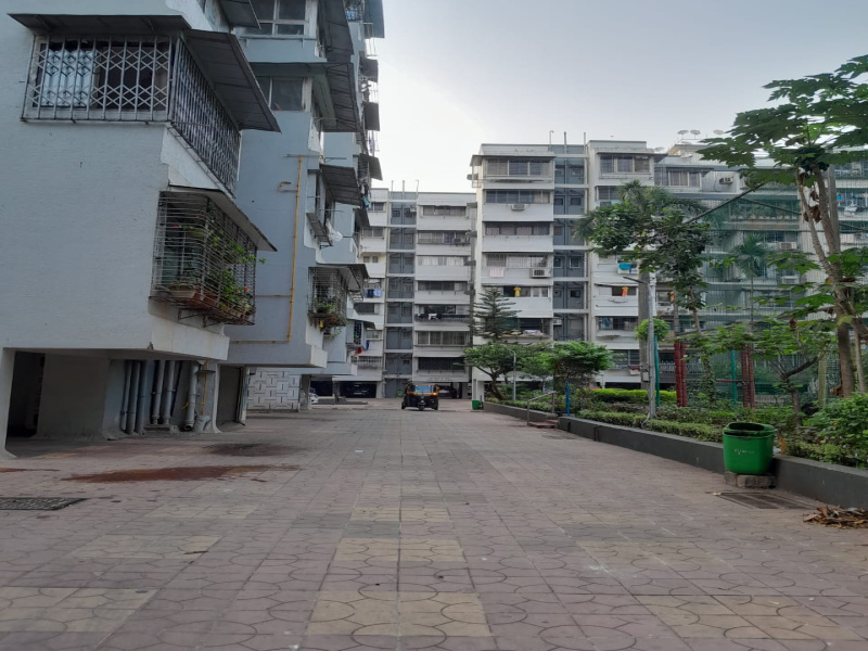 2 BHK Flats & Apartments for Sale in Juhu, Mumbai (1100 Sq.ft.)