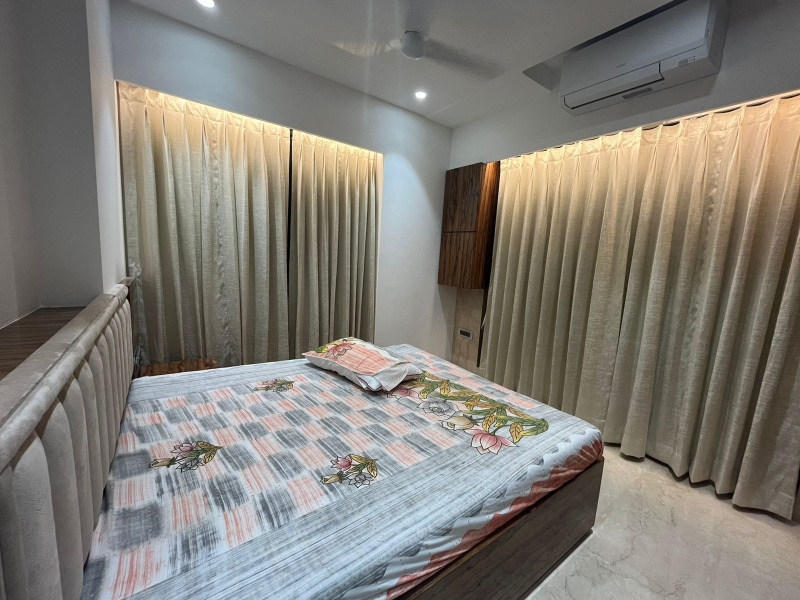 3 BHK Flats & Apartments for Rent in Juhu, Mumbai (1300 Sq.ft.)