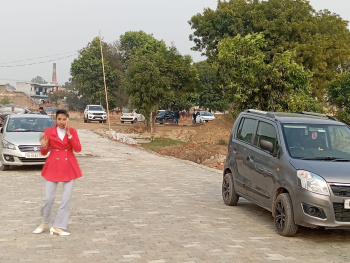 PROPERTY IN SECTOR17B YAMUNA EXPRESSWAY